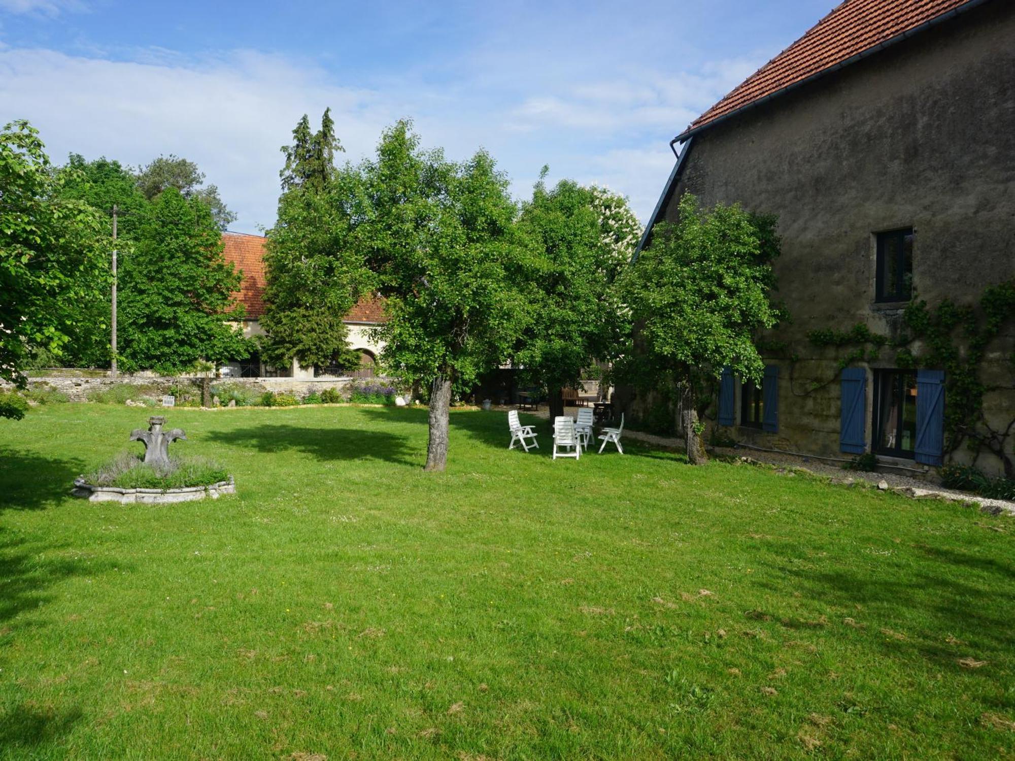 Chambre D'Hotes Juste-Confortable Fleurey-les-Lavoncourt Екстериор снимка